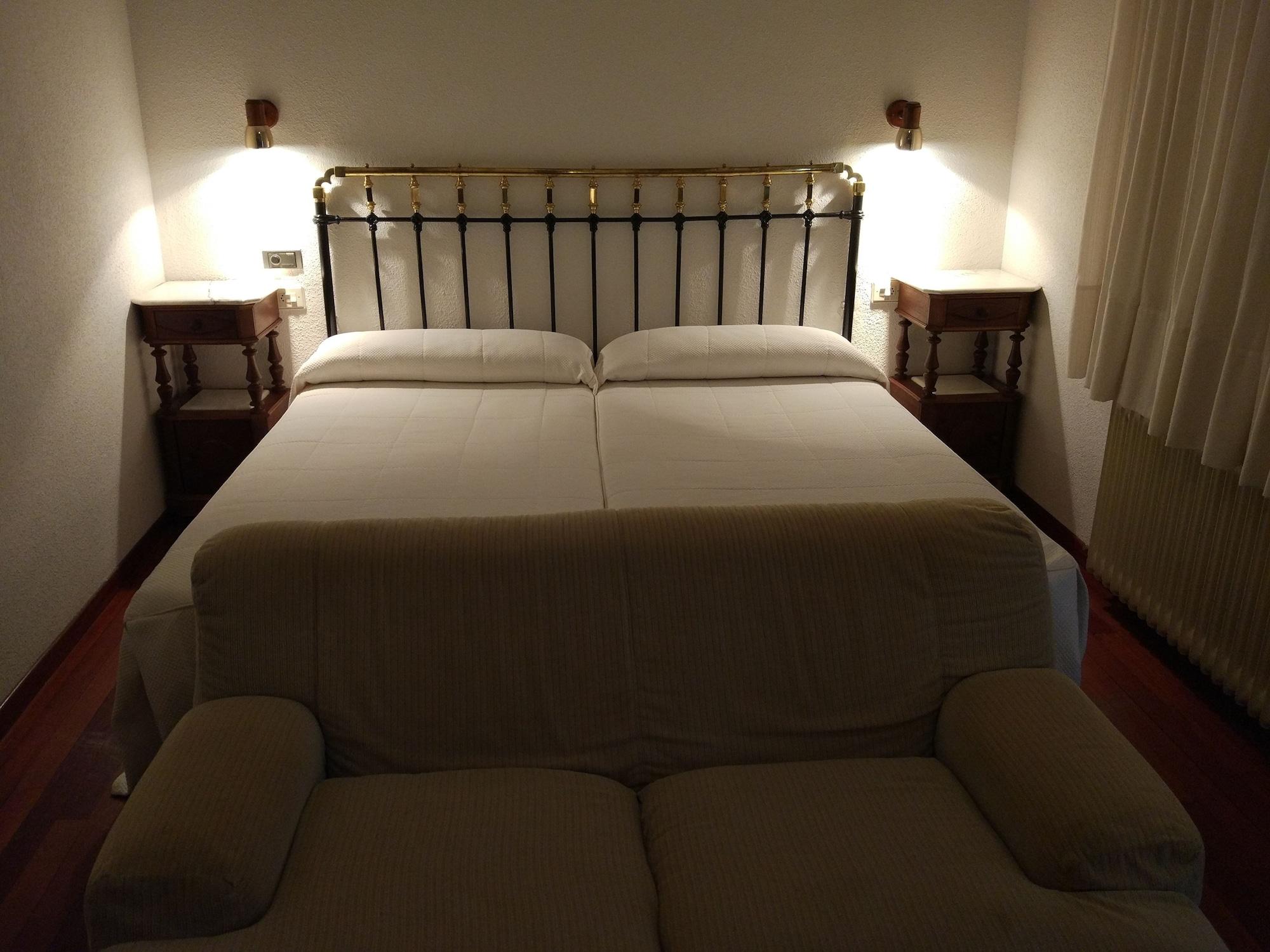 Hotel Los Perales ปัวบลา เด ซานาเบรีย ภายนอก รูปภาพ