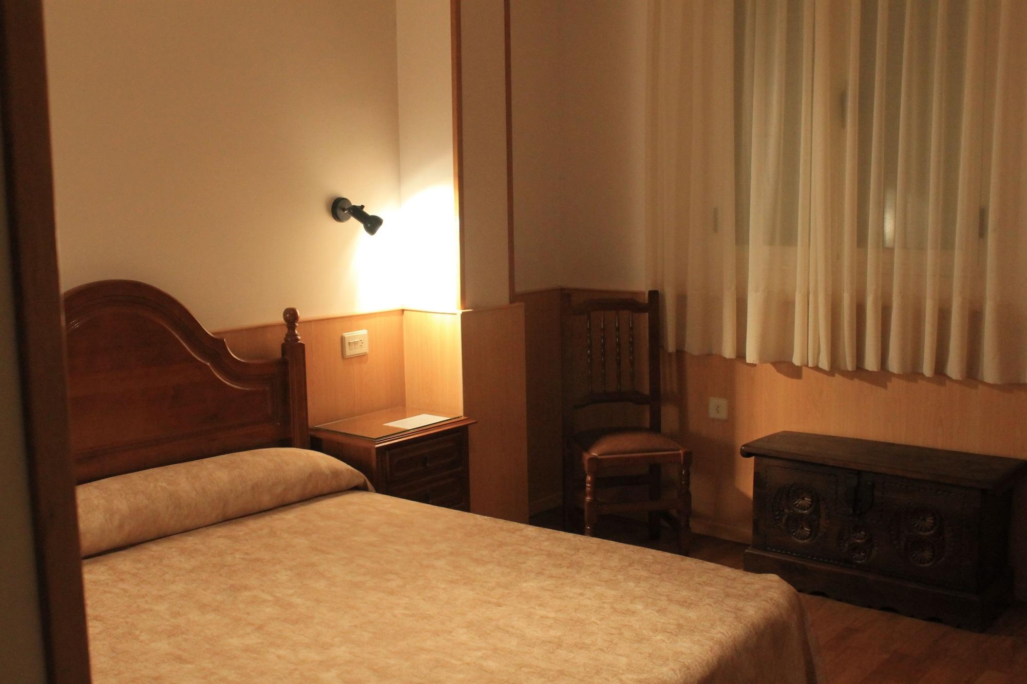 Hotel Los Perales ปัวบลา เด ซานาเบรีย ภายนอก รูปภาพ