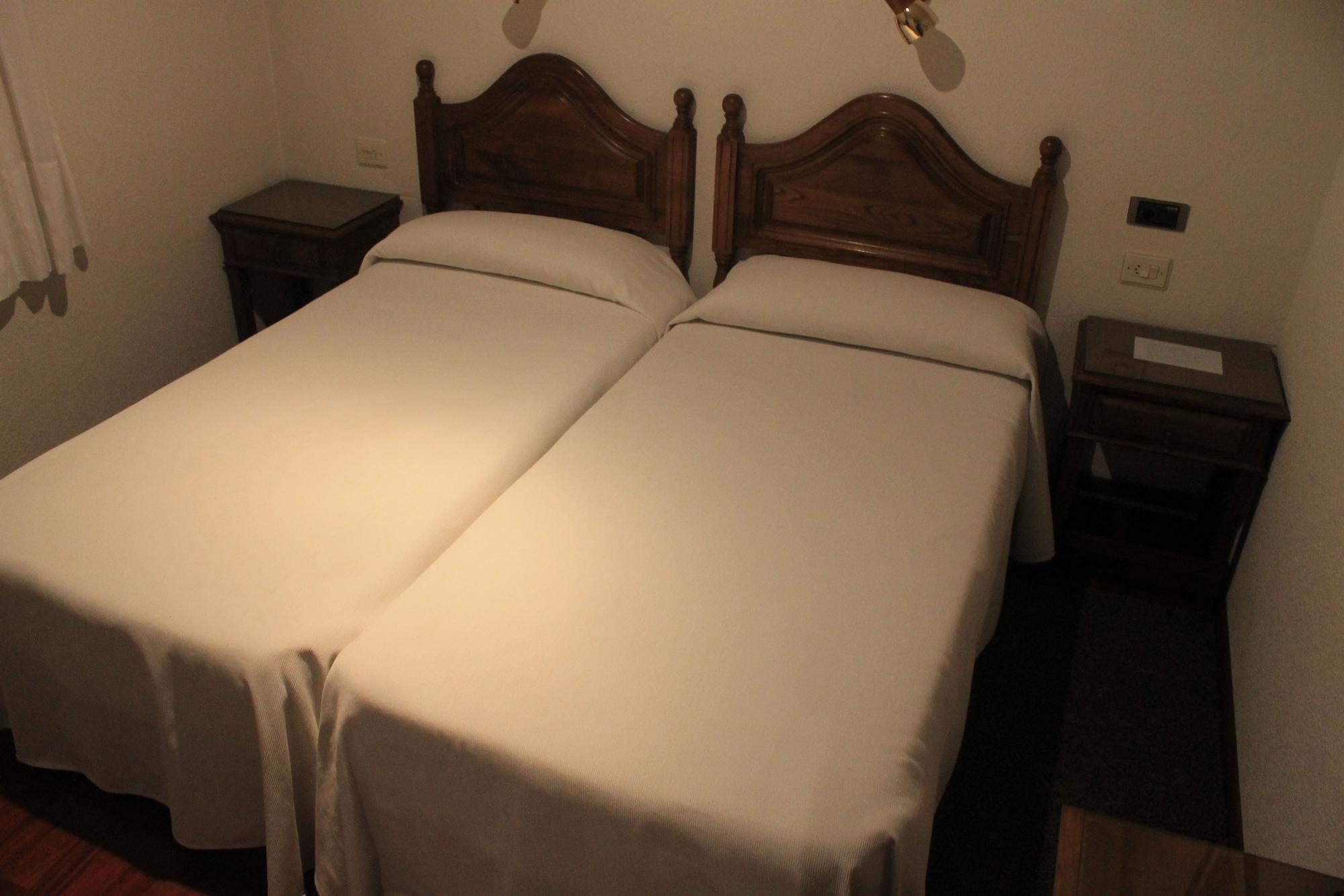 Hotel Los Perales ปัวบลา เด ซานาเบรีย ภายนอก รูปภาพ