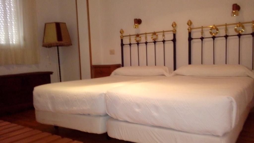 Hotel Los Perales ปัวบลา เด ซานาเบรีย ภายนอก รูปภาพ